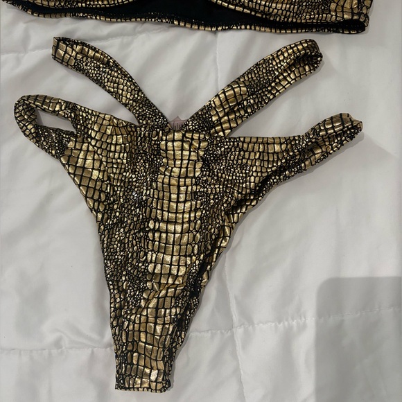 Gold Patterned Bikini Set - Picture 2 of 4